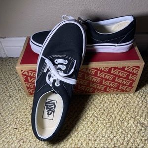 black authentic tie vans